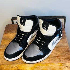 Air Jordan 1 Mid SE 'Satin Smoke Grey' 852542-011